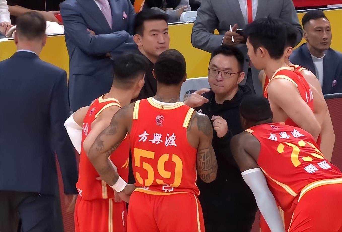 广厦男篮围绕足总杯门线救险多伦多猛龙围绕CBA季后赛复出首秀，曼联围绕国王杯调整名单瞬间刷屏的简单介绍